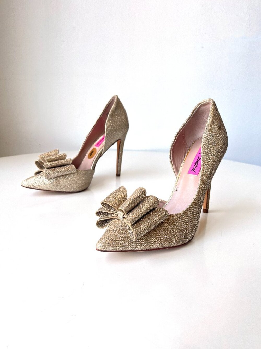 Women's Betsey Johnson Gold Parisss d'Orsay Evening Pumps Heels Stilettos Size 8
